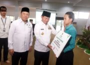 11.146 Siswa dan 21.584 Guru Dapat Bantuan. Pj Gubernur Bilang Zakat Membawa Berkah