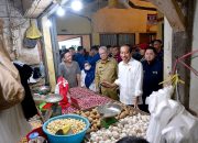 Presiden Jokowi Tinjau Stabilitas Harga Bahan Pokok di Pasar Mawar Pontianak