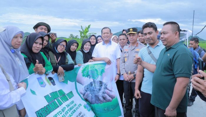 Panen Raya di Banyu Urip, Kapolda NTB Dampingi Forkopimda Ikuti Arahan Presiden