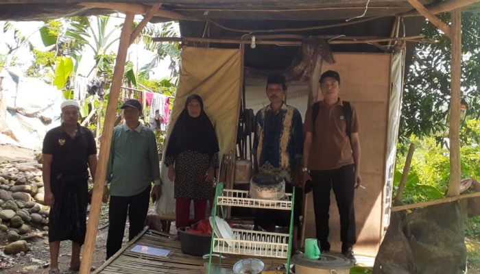 Camat Kuripan Meninjau Rumah Warga Aik Jambe