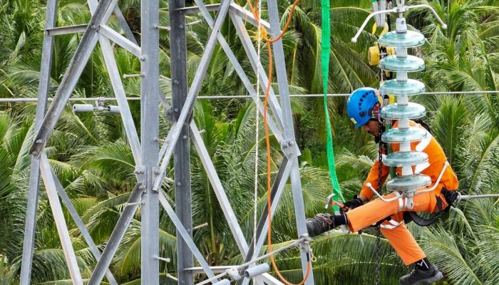 Perkuat Keandalan Listrik Sumbawa, PLN Gelar Pemeliharaan Jalur Transmisi Utama