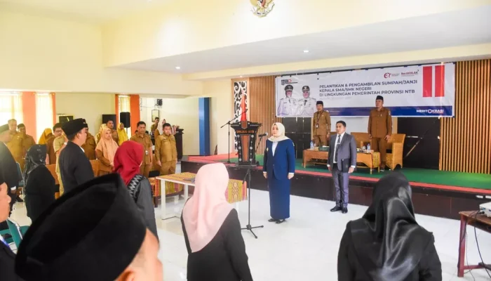 Lantik 26 Kepala Sekolah SMA SMK, Wagub NTB Tekankan Integritas dan Peningkatan Mutu Pendidikan