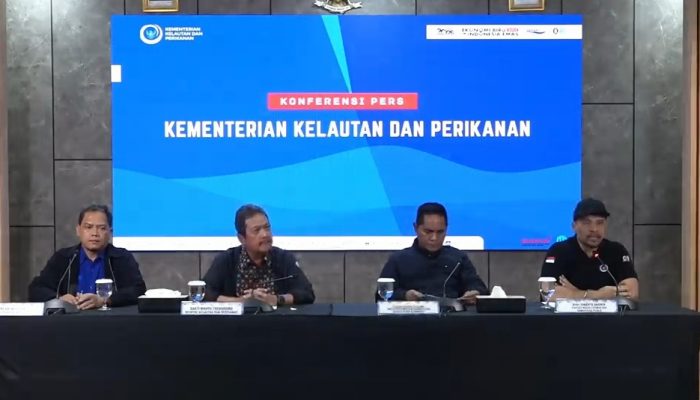 Menteri Trenggono Pastikan Tiga Pegawai KKP dalam Pesawat ATR yang Hilang Kontak