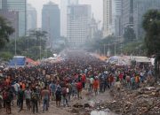 Reklamasi Kesadaran: Membedah Paradoks Keadilan dan Manifestasi Nilai Profetik di Indonesia