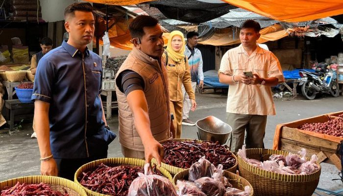 Kasat Reskrim Polresta Mataram Dampingi Satgas Saber Pangan NTB Cek Bapokting Jelang Ramadhan