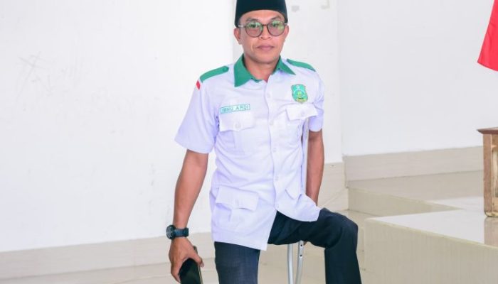 Mengenal Sosok Muh. Ibnu Ardi, S.S. Sang Disabilitas Penuh Prestasi 