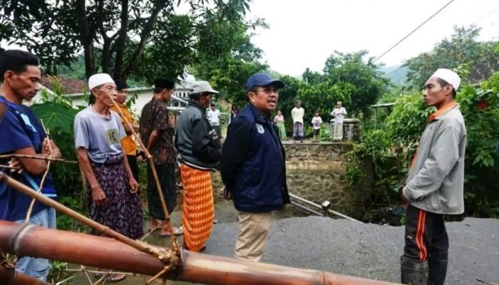 Gerak Cepat Bupati LAZ, Instruksikan Jembatan Darurat Dalam 24 Jam Pasca Putus di Sekotong Timur