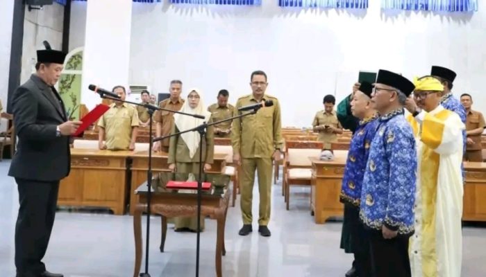 Pj Sekda Lobar Lantik Pejabat Disdukcapil, Tingkatkan Pelayanan Masyarakat