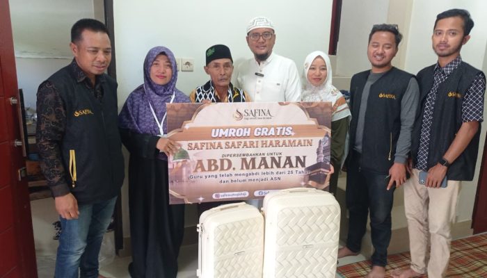 Safina Travel Serahkan Umroh Gratis untuk Guru Non ASN Pengabdi 25 Tahun di Lombok Barat