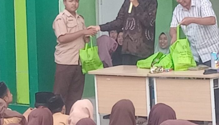 Semarak Penutupan PANJI Ramadhan di MTsN 2 Lombok Barat: Tanamkan Nilai Qonaah Lewat Ceramah dan Kuis Interaktif