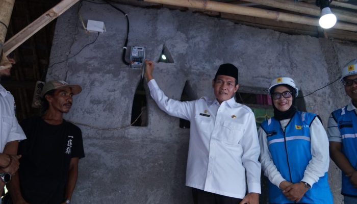 Berkah Ramadhan, PLN Hadirkan Listrik Gratis bagi Ribuan Warga Lewat Light Up The Dream