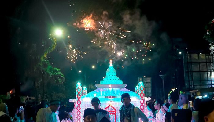 Penuh Cahaya Listrik di Malam Idul Fitri, Pawai Takbiran di Mataram Berjalan Meriah